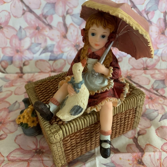 Trinket box , sweety girl and goose - Picture 2 of 5